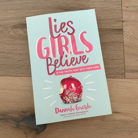 Lies girls believe & the truth that sets them free - Picture 1 of 2